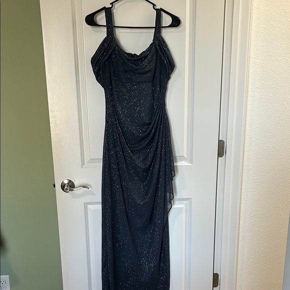 Elegant Alex Evenings Dress - Picture 2 of 9